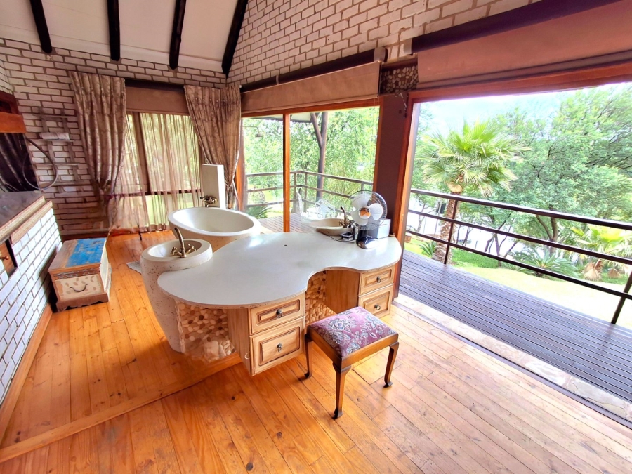 5 Bedroom Property for Sale in River Lodge Estate Free State